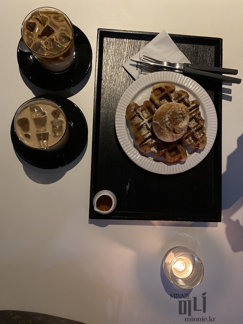 아우프글렛-크로플-카페-커피-전체