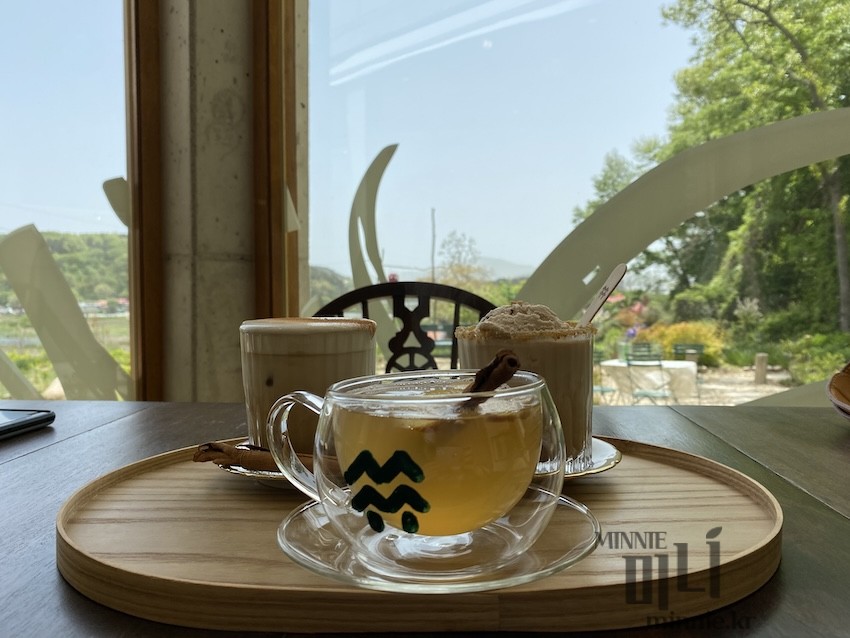 카페림-커피-티-정원-뷰