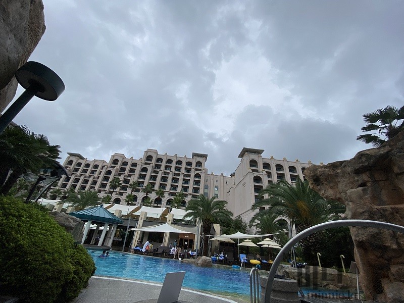 제주 롯데호텔 야외 수영장 해온 전경과 웅장한 호텔 외관