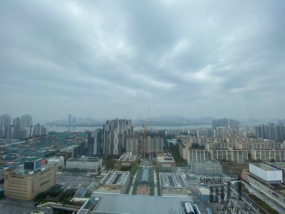 도심의 파노라마와 한강이 교차하는 최상의 시티 스케이프