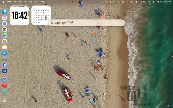 macOS 바탕화면 중앙에 실행된 기본 검색 도구 Spotlight 스포트라이트 입력창