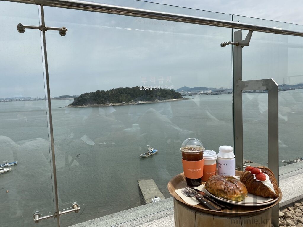 영종도 구읍뱃터 바다가 한눈에 들어오는 바다앞테라스