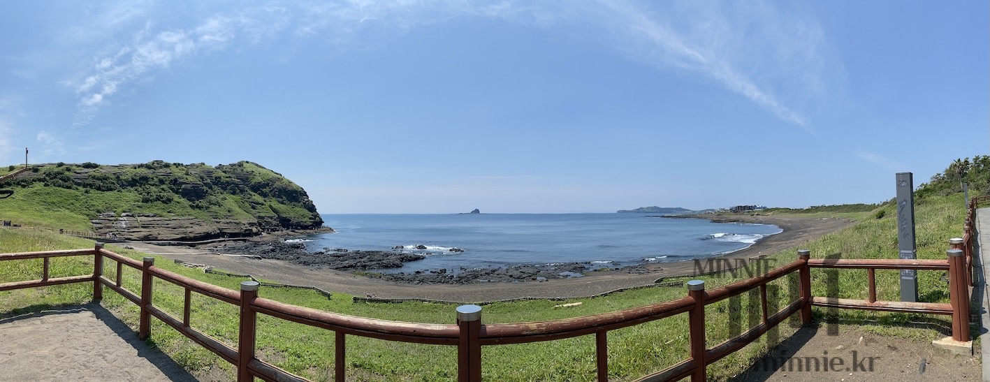 용머리해안에서 보는 바다해안가